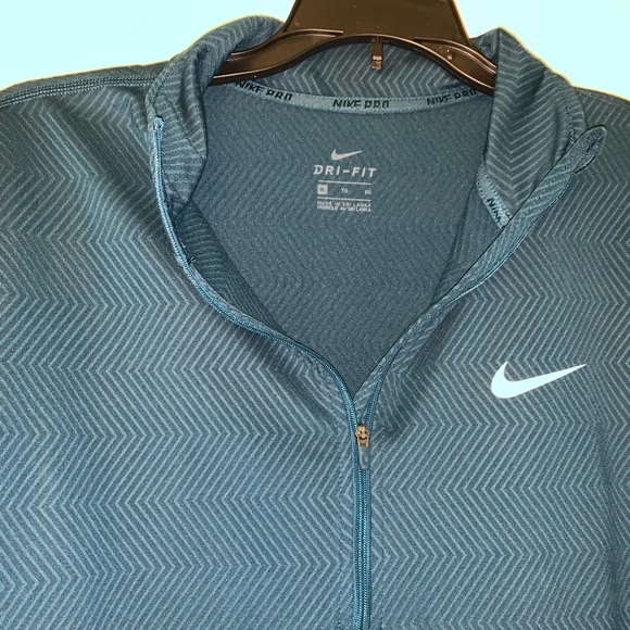 Womens Nike half-zip pullover - Picture 3 of 4